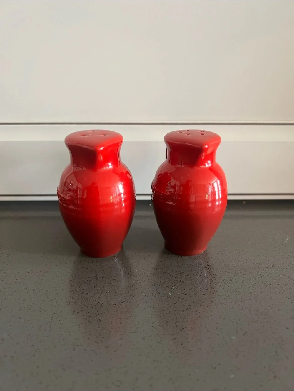 Le Creuset Salt & Pepper Shakers/Mills Set Stoneware Cerise Colorway Pitcher Jug
